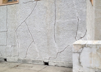 Cracks on the north wall of Holy Trinity Russian Orthodox Cathedral, Chicago